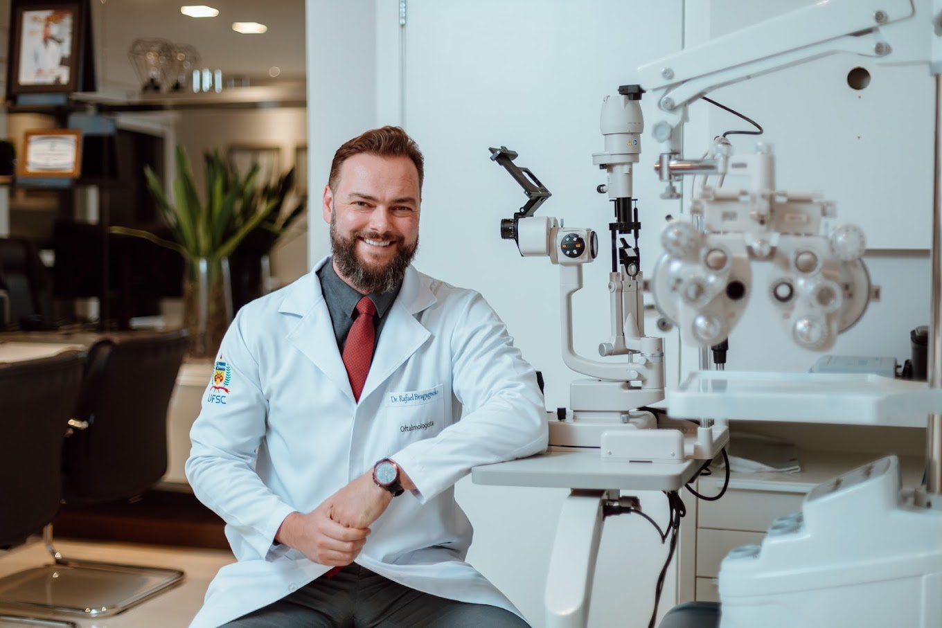 Dr. Rafael Bragagnolo — Oftalmologista